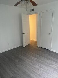 2002 N Wayside Dr photo'