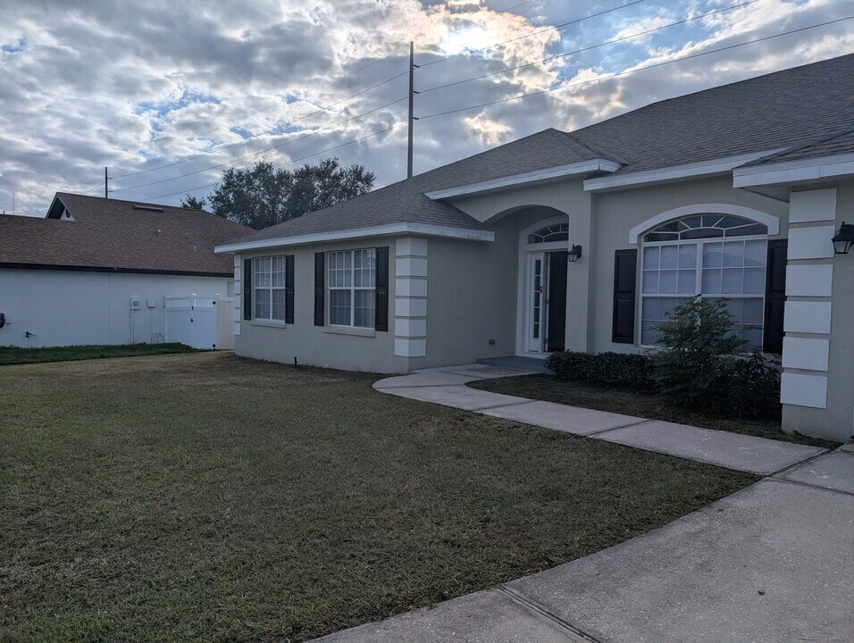 529 Pintail Cir in Auburndale, FL - Building Photo