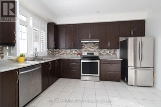 31 Dundas Way in Markham, ON - Building Photo - Building Photo