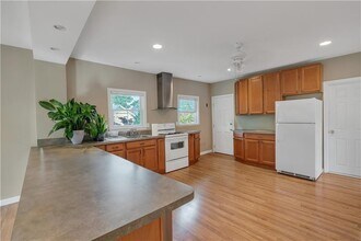 53 Burton St in Bristol, RI - Building Photo - Building Photo