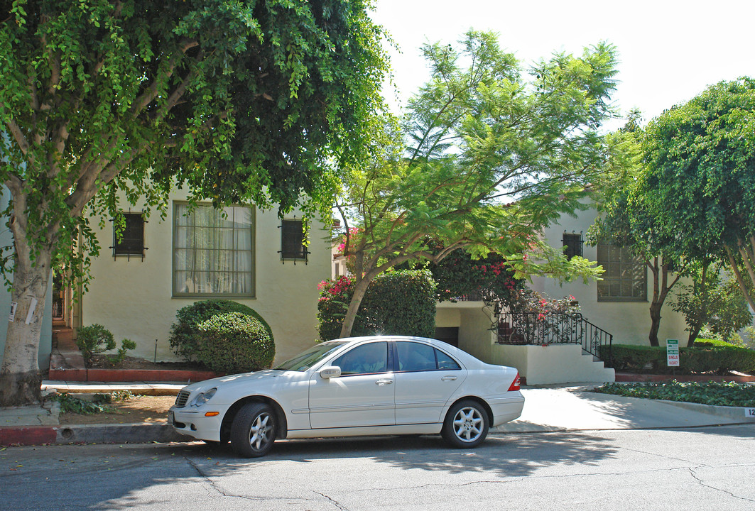 1230-1232 N Flores St in West Hollywood, CA - Foto de edificio