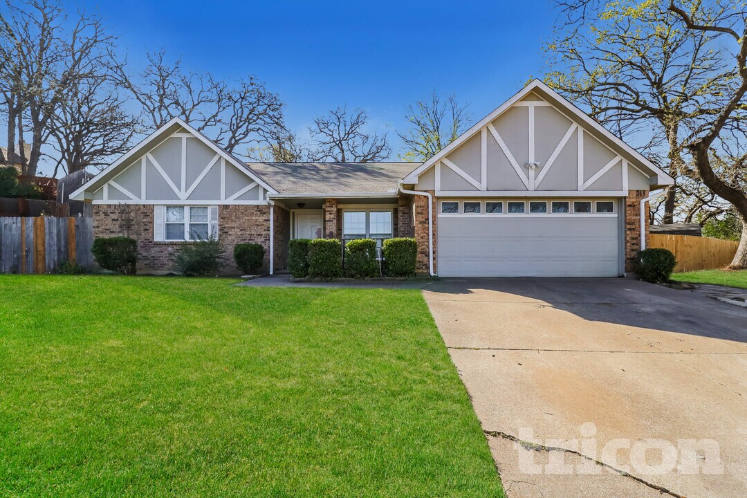 3412 Ridge Haven Cir, Unit 0104 in Bedford, TX - Building Photo