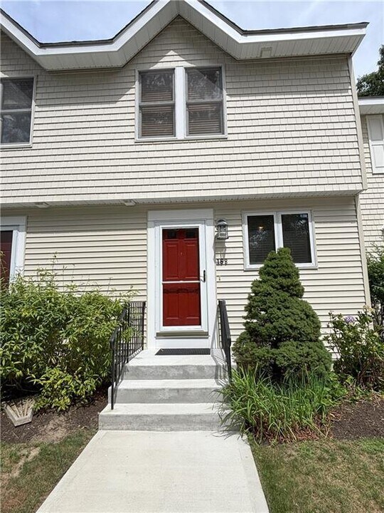 168 Sweet Allen Farm Rd in South Kingstown, RI - Building Photo
