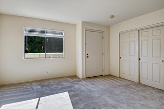 225 E Santa Inez Ave in San Mateo, CA - Building Photo - Building Photo