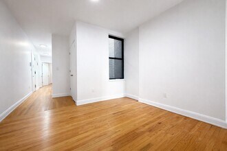 29 W 12th St, Unit 3B in New York, NY - Building Photo - Building Photo