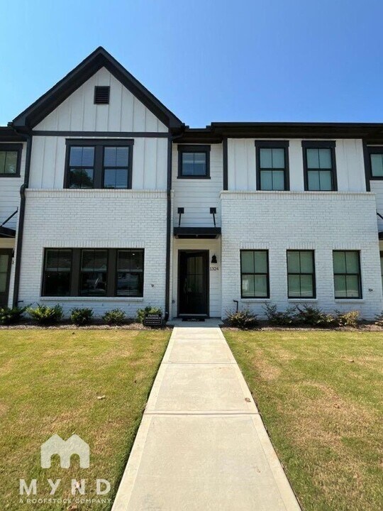1324 Parc Bench Rd in Atlanta, GA - Building Photo