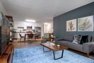 870 Hilgard Ave-Unit -102 in Los Angeles, CA - Building Photo - Building Photo