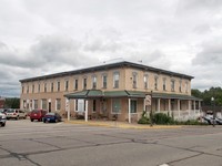 Olde Motel Apartments in Neillsville, WI - Foto de edificio - Building Photo