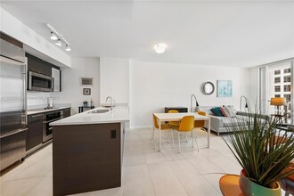 55 SE 6th St, Unit 1708 in Miami, FL - Building Photo - Building Photo