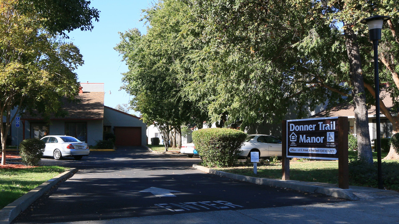 Donner Trail Manor in Wheatland, CA - Building Photo