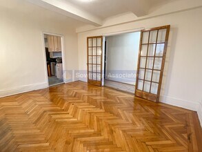 77 W 104th St, Unit 9B in New York, NY - Building Photo - Building Photo