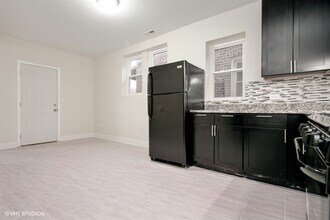 7826 S East End Ave in Chicago, IL - Building Photo - Building Photo