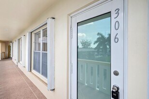 306 Andover E in West Palm Beach, FL - Building Photo