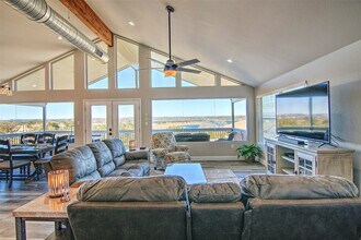 1526 Lakeside Dr W in Canyon Lake, TX - Building Photo - Building Photo