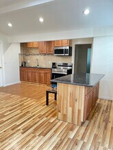 18706 Haynes St in Reseda, CA - Building Photo - Building Photo