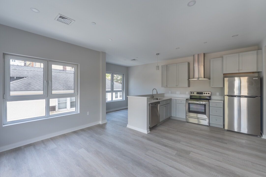 Liberty Plaza Suites in Hawthorne, NY - Building Photo