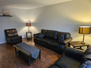 2121 Rae St in Regina, SK - Building Photo - Building Photo