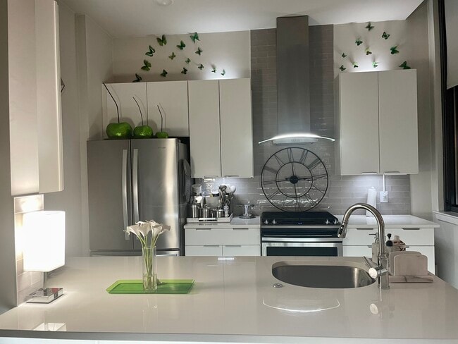 2000 Clarendon Blvd in Arlington, VA - Building Photo - Building Photo