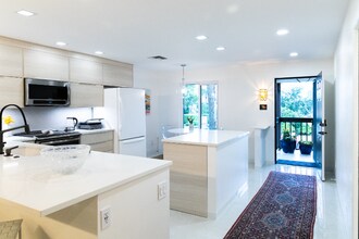 600 Misty Pines Cir in Naples, FL - Building Photo - Building Photo