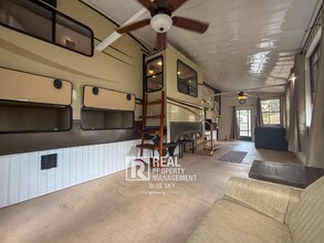 12870 US Hwy 92 in Carrollwood, FL - Building Photo - Building Photo