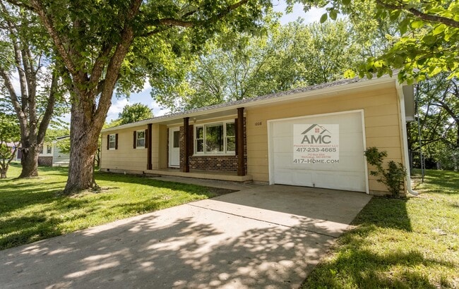 1008 S Oak Ridge Dr in Aurora, MO - Building Photo - Building Photo