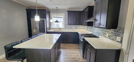 75 Central Ave, Unit 2 in Revere, MA - Foto de edificio - Building Photo