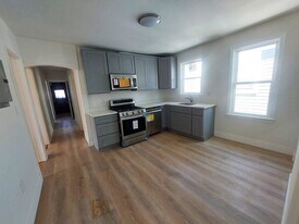 11 Groveland St in Boston, MA - Building Photo