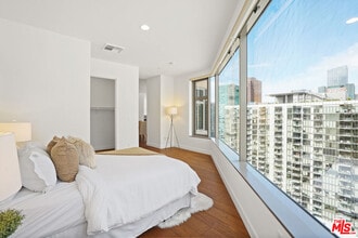 801 S Grand Ave in Los Angeles, CA - Building Photo - Building Photo