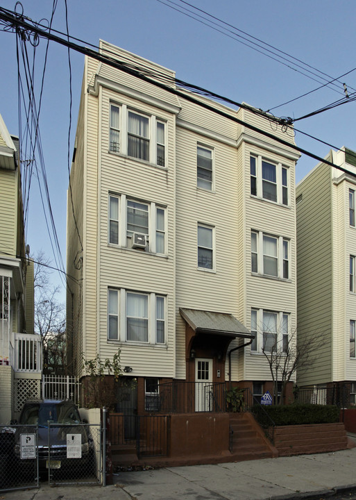 61 Randolph Ave in Jersey City, NJ - Building Photo