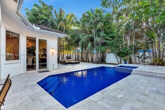 1230 N 13th Ave in Hollywood, FL - Building Photo - Building Photo