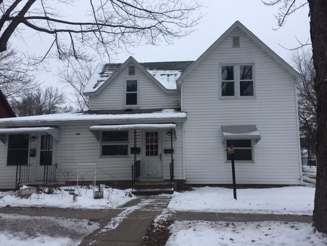 1308 11th St E, Unit 3 in Menomonie, WI - Building Photo - Building Photo