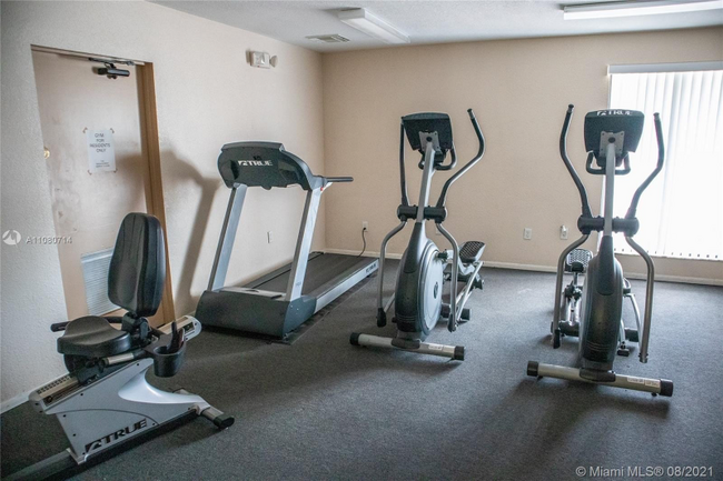 4156 Inverrary Dr-Unit -407 in Lauderhill, FL - Foto de edificio - Building Photo