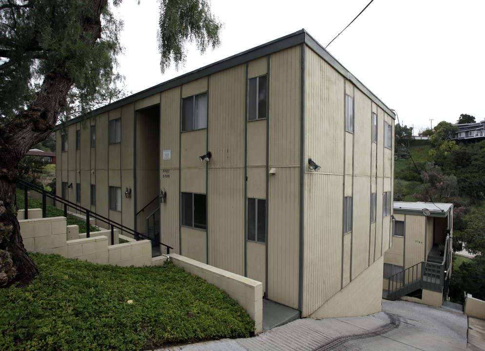 The Peppertree Apartments in San Diego, CA - Building Photo