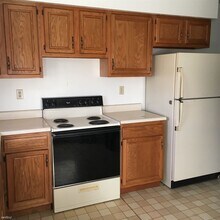 87 New St-Unit -Apt A in Greenwich, OH - Building Photo - Building Photo