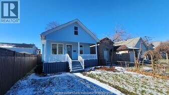 989 Oak Ave in Windsor, ON - Building Photo