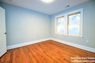 25 Firth Rd, Unit 2 in Boston, MA - Foto de edificio - Building Photo
