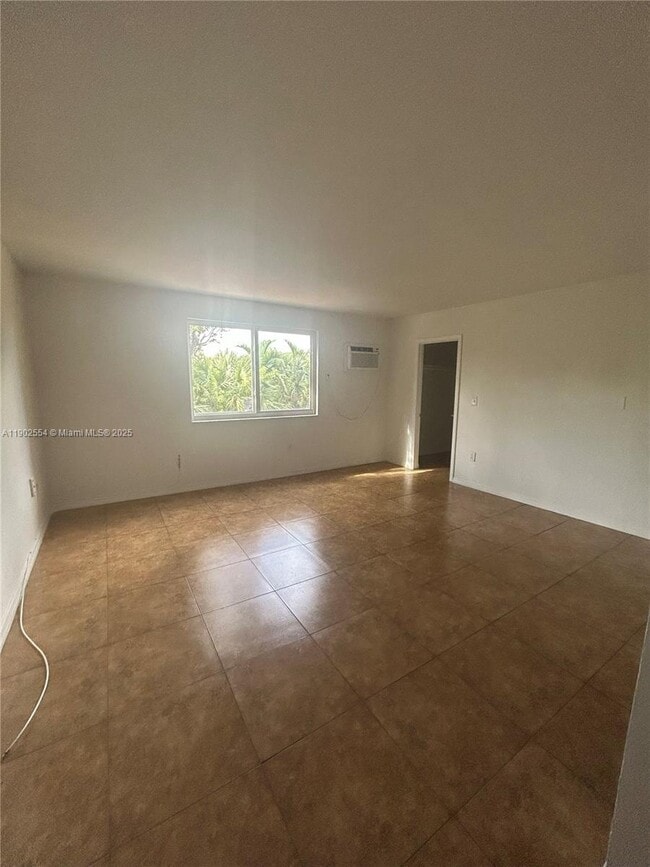 6960 Miami Gardens Dr in Hialeah, FL - Building Photo - Building Photo