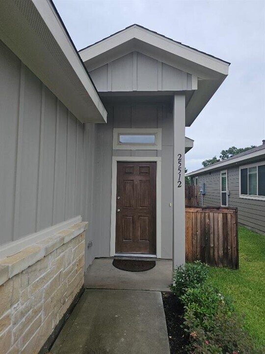25512 Starling Ln in Magnolia, TX - Foto de edificio
