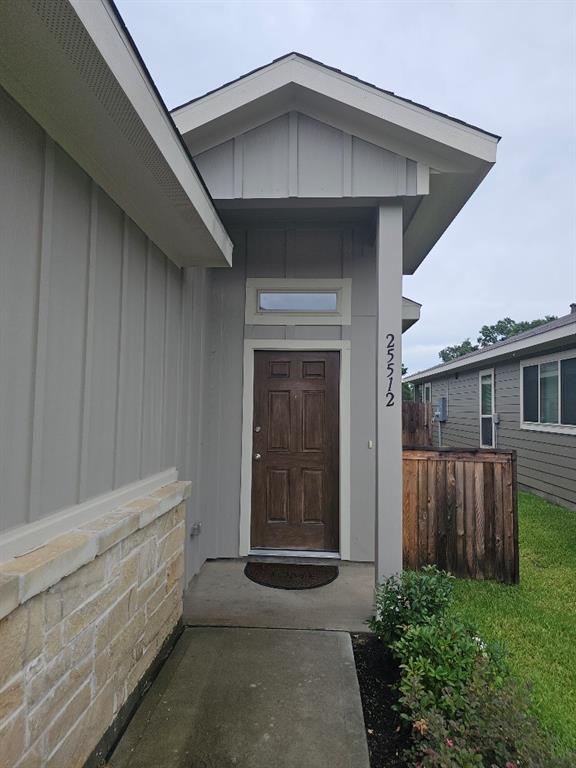 property at 25512 Starling Ln