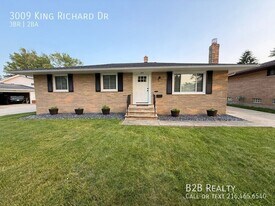 3009 King Richard Dr in Parma, OH - Building Photo