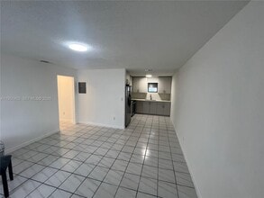 1719B NW 16th St in Miami, FL - Building Photo - Building Photo