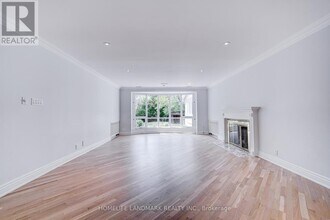 60 Fifeshire Rd in Toronto, ON - Building Photo - Building Photo