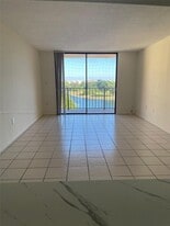 9688 Fontainebleau Blvd, Unit 605 in Miami, FL - Building Photo
