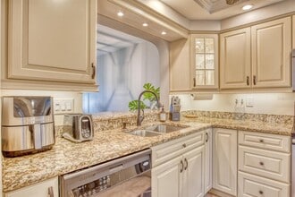 5640 Golf Pointe Dr in Sarasota, FL - Building Photo - Building Photo