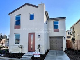 1544 Farmhouse Ln in Clovis, CA - Building Photo