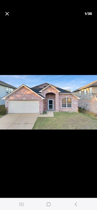 10132 Chapel Springs Trail in Fort Worth, TX - Building Photo