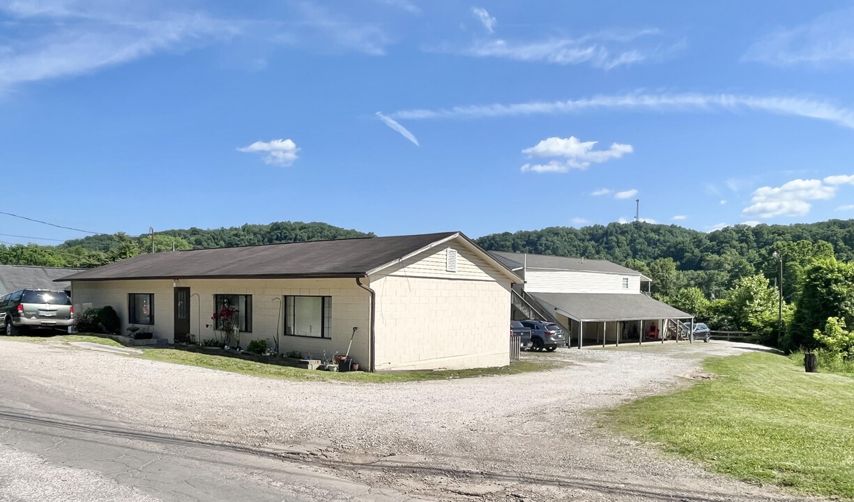 6785 Mud River Rd in Barboursville, WV - Building Photo