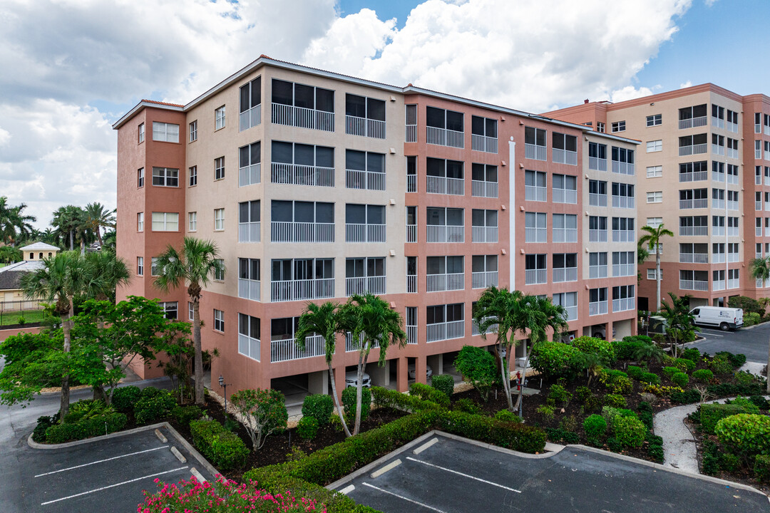 Harbor Place in Ft. Myers, FL - Building Photo