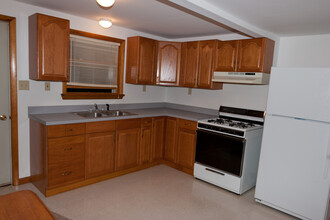 185 E 10th St in Oswego, NY - Building Photo - Building Photo