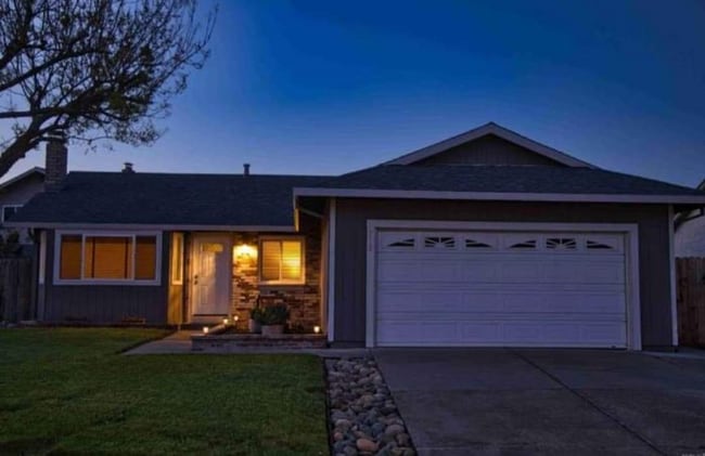 property at 712 Magnolia Ct